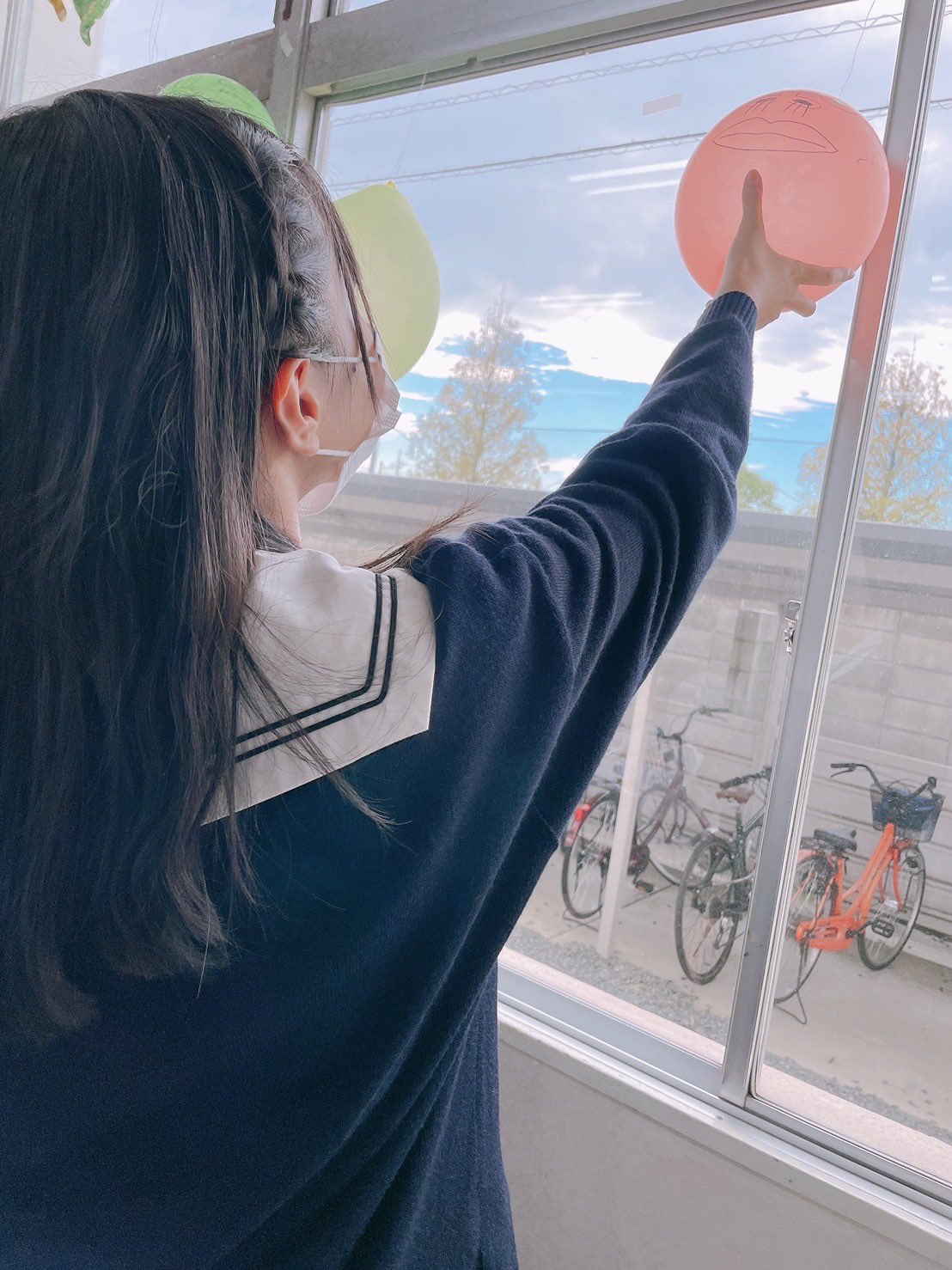 祭盗撮 しいな🎲🐤の会話 : 文化祭の日に友達に盗撮されてたんだがwwww 今日送られてきたw | 好きでつながるバーチャルワールドYay!（イェイ）