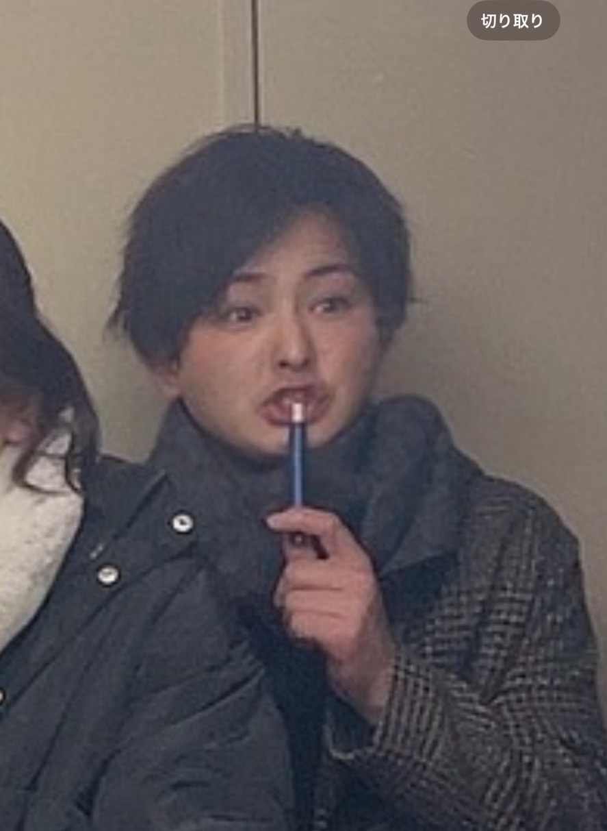 おばさんの顔 OTaKe👼🏻の会話 : 化粧濃い目のおばさんみたいな顔してんな😶😶 | 好きでつながるバーチャルワールドYay!（イェイ）